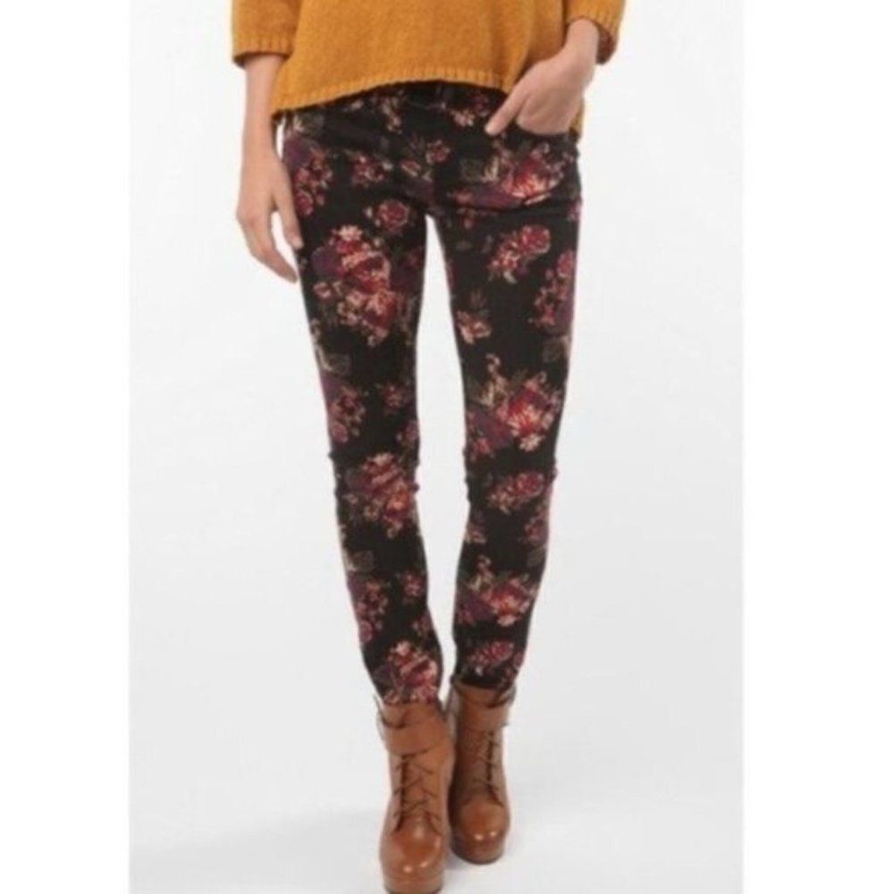 BDG Urban Outfitters Women’s Cigarette Mid-Rise Jeans Black Floral Size 25 NWT - Picture 2 of 9